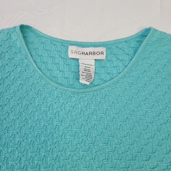 Sag Harbor women's size M top green color SS scoop neck textured material EUC - Picture 3 of 3